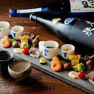 店を訪れると、まずはこのメニューからいただきます。その時期の食材を使った色とりどりな料理の数々。少しずつ、多くの種類を愉しめるのが嬉しいポイント。季節を感じられるメニューです。