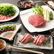 『馬肉ステーキ、馬刺し、レバ刺し、ハリハリ鍋」等、馬肉専門店だからこそ、馬肉を余すところなく味わえます。大動脈の部位『コリコリ』は一頭からほんのわずかしかとれない希少部位。お酒の肴にもピッタリです。