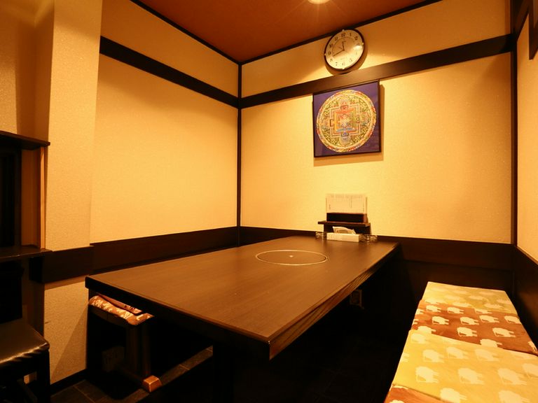 6、7名まで利用可能な半個室は、接待などにもおすすめ