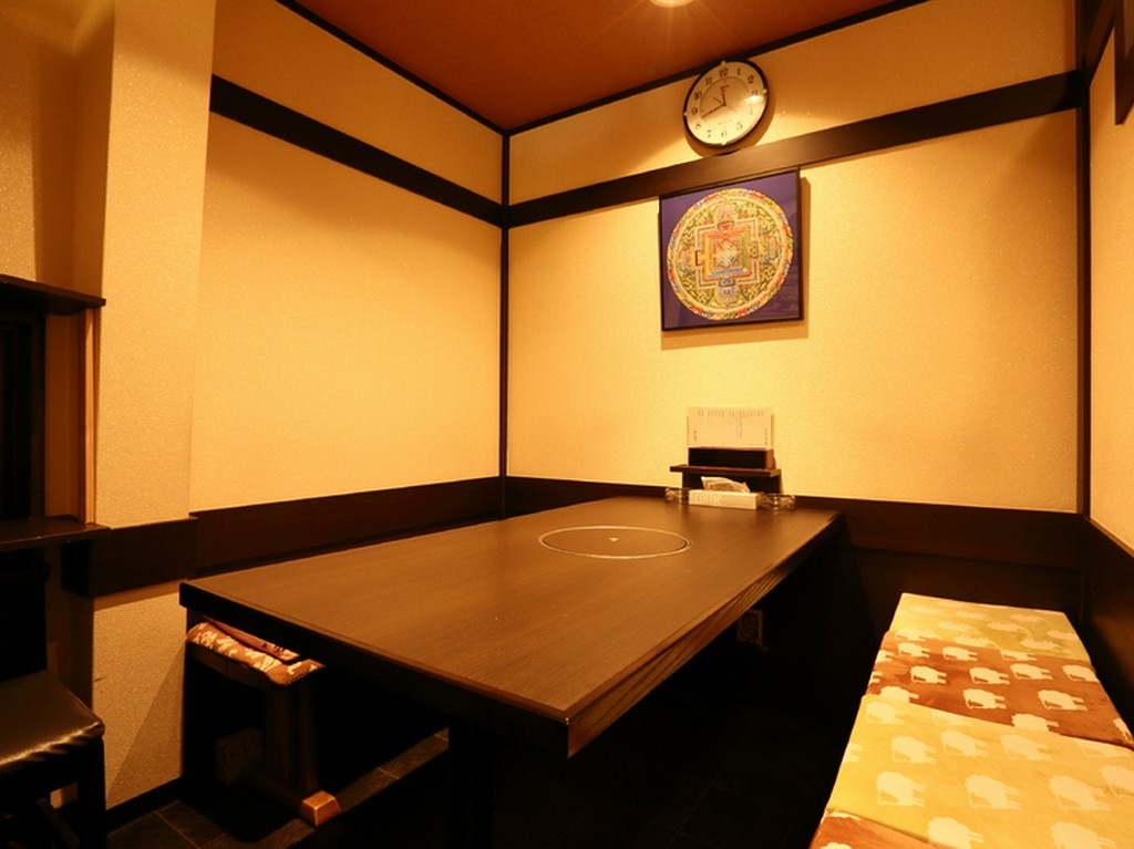 6、7名まで利用可能な半個室は、接待などにもおすすめ