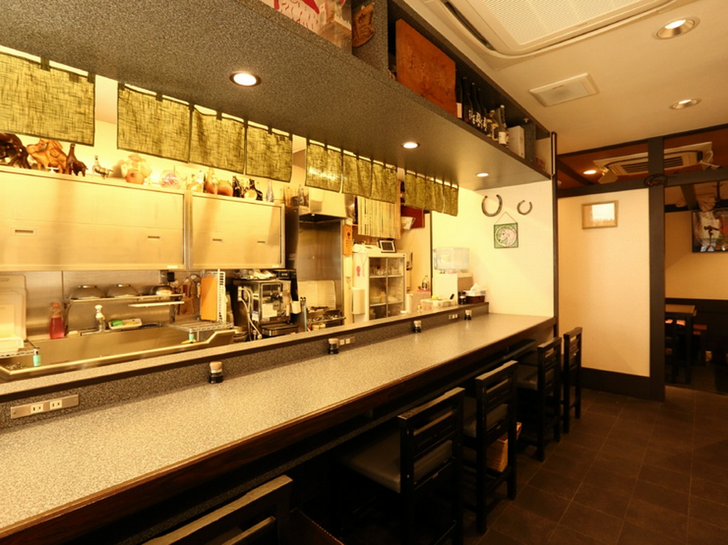 女性だけでは入りにくいイメージの、馬肉料理店で特別なデート