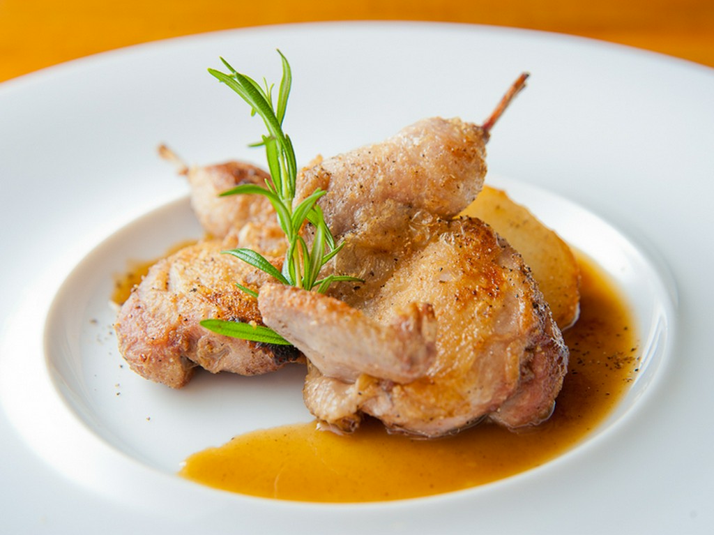 コクがある力強い味わい『うずらのロースト　マルサラソース』