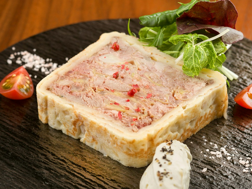 いろいろな食感や味わいが絶妙なハーモニー『鶏肉と春キャベツのパテ』