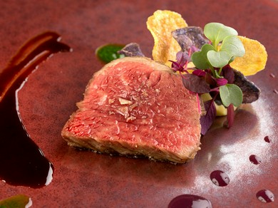 上質な赤身肉の旨みを存分に『黒毛和牛メス　サーロインロースト』