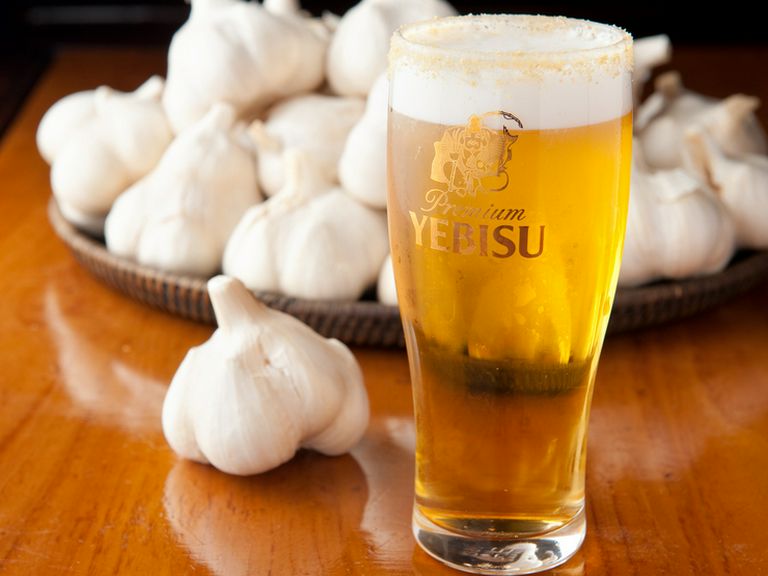 香ばしい薫りを纏った大人の味『ガーリック生ビール』