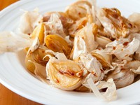 ニンニクの甘さを感じる『青森県産にんにくの丸揚げ』