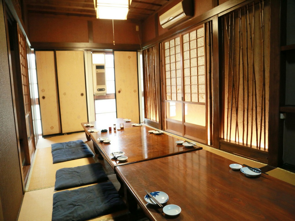 お一人様から大人数での宴会まで幅広く利用できるくつろぎの空間