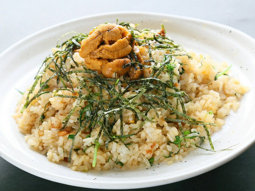 豪華な味わいは想像を超えた濃厚な旨み『名物ウニチャーハン』