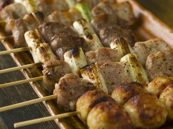 香ばしくビールもすすむ『串焼き』