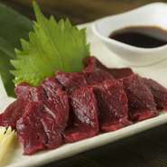 癖のない新鮮な馬刺しはビールにお勧め。