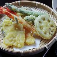 実は鮮度が大切な天ぷら。綿実油でさらりとした食感を追求