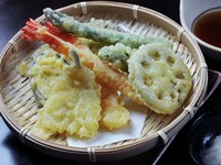 旬の野菜の滋味を味わう『かご天』