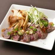 一番のおすすめは『牛もも焼き』！　スジを丁寧に取り、非常に柔らかな食感に。単品はもちろん、コース料理でも食べられますよ。