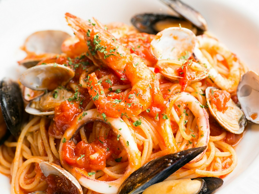 さまざまな魚介の滋味深い味わい。ニンニク、トマトソースとの相性抜群の『ペスカトーレ』