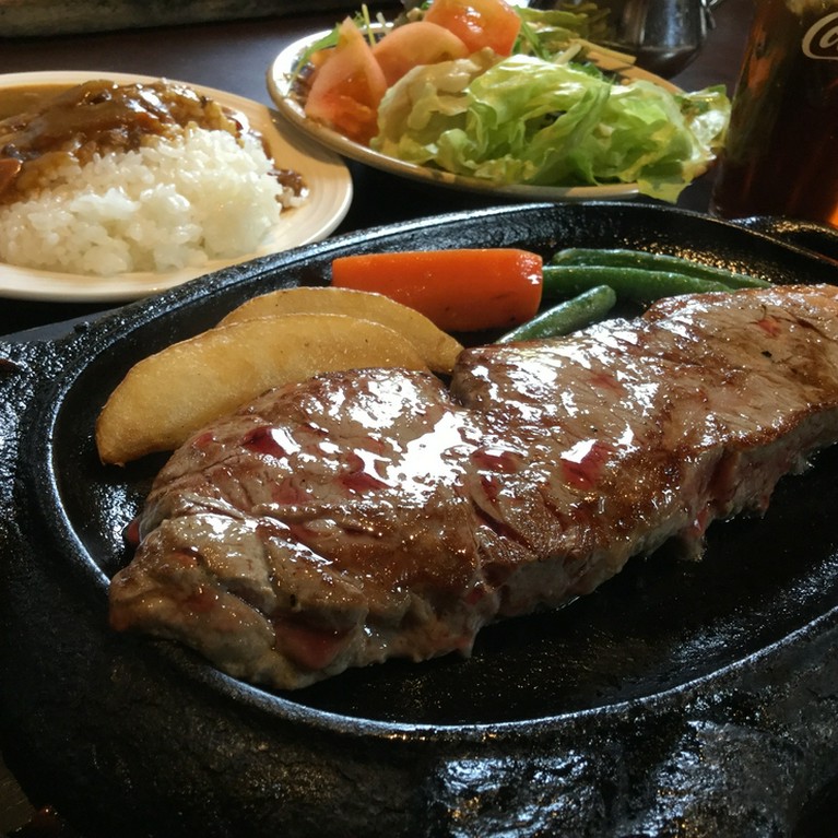 さっぱりと食べられる『厚切サーロインステーキ　200g』