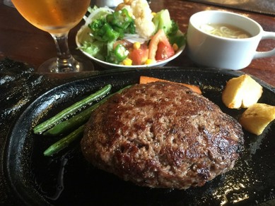 ランチおすすめ！『和牛入りビーフ100％　ランチ　ハンバーグステーキ220g』