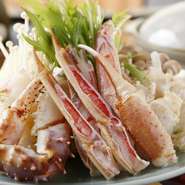 北海道から直送された新鮮で高品質の蟹で、蟹すき、蟹しゃぶ、蟹のお造り、かに寿司など様々な蟹料理を味わえます。選りすぐりの日本酒といっしょにどうぞ！