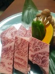 パリパリサラダ、蟹の茶碗蒸、自家製蟹グラタン、黒毛和牛、野菜、御飯、香の物、味噌汁、デザートが付きます