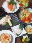 小鉢、パリパリサラダ、お造り、しゅうまい、自家製蟹グラタン、揚げ物、酢の物、食事、味噌汁、デザート