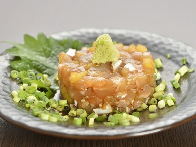 旬な魚を生で味わう『タルタル』は日本酒のお供に最高