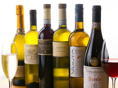 こだわりのワインは20種類以上。手軽なグラスワインも充実