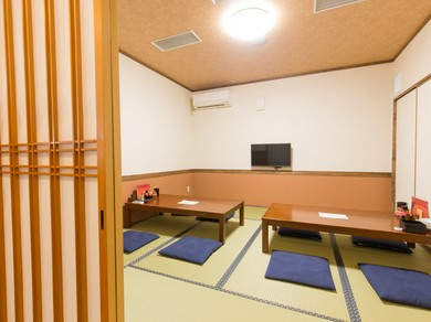 和の個室でゆったりと、美味しい料理と日本酒を堪能