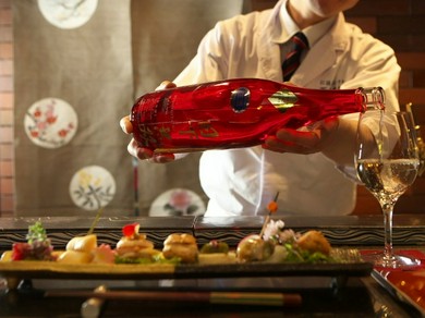 愛知の地酒やおすすめの燗酒、季節の限定冷酒が味わえる