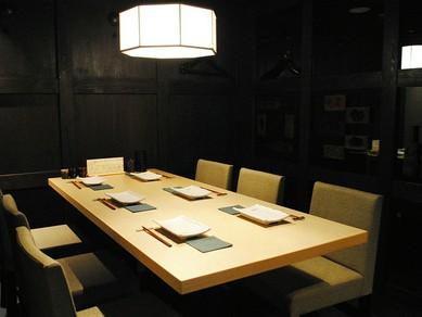 接待や会食、女子会に重宝する個室を完備