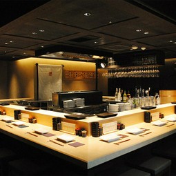 ちょっぴり贅沢なランチや会食に。鳥幸本格焼鳥と鳥幸名物　奇跡の八ヶ岳卵の親子丼まで