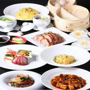 『北京ダック』はもちろんのこと、中華料理で人気の逸品も充実しています。コースだけでなく、アラカルトを少しずつ分け合いながら楽しむ女子会に最適です。前菜からデザートまで、コース風にアレンジしてみては。