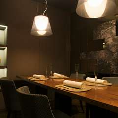 記念日ディナーに相応しい、洗練されたシックな空間