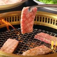 焼肉となるとどうしても服につく匂いが気になります。しかし煙が全くでないため、着る服を選びません。女性だけでなく、会社帰りの男性もスーツで気軽に立ち寄ることができます。