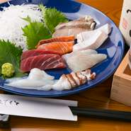 生で食べられるほどの新鮮な魚介類をお刺身だけではなく、天ぷらで美味しく調理しています。