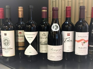 ワインは赤・白・スパークリングともに豊富な品揃え