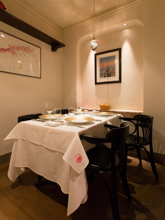 4名まで利用可能な個室で、非日常に包まれる幸せ