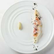 ほとんどが一本物のフランス産のワインと共に、食前酒から食後酒まで豊富なお酒が愉しめます。ワインと料理の絶妙なマリア―ジュを愉しみ、ラストは是非チーズやデザートと味わって。