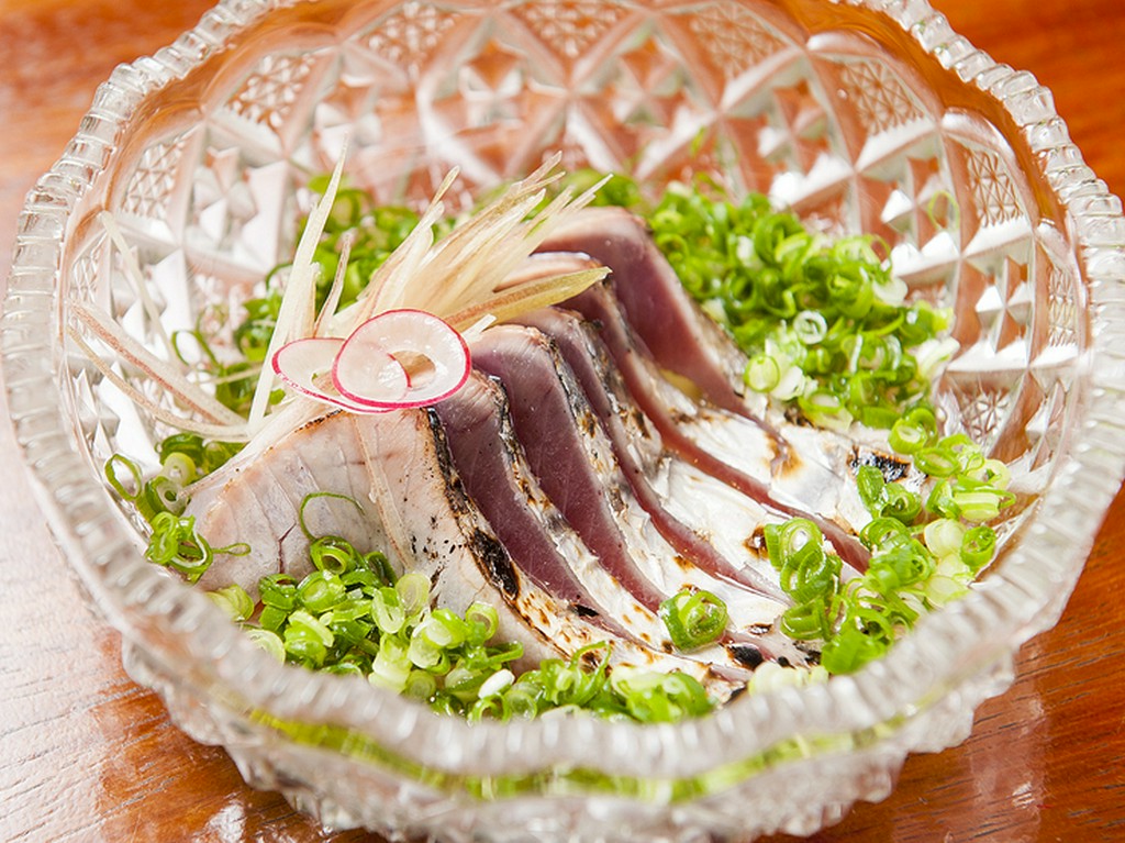 臭みがなく、さっぱり。はじめて出会う美味しさに感嘆『鰹の塩漬けタタキ』