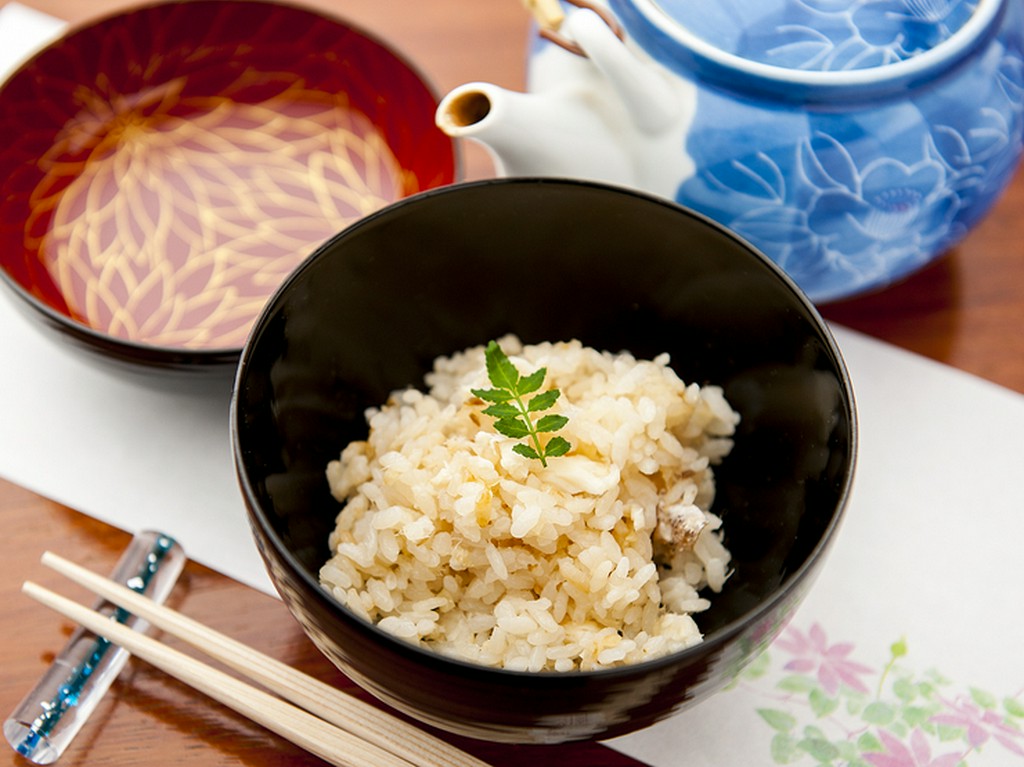 瀬戸内海に面した福山ならではの名物を、ふたつの味で堪能『鯛飯』
