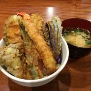 海老、いか、舞茸、なす、いんげん、かぼちゃ、みそ汁