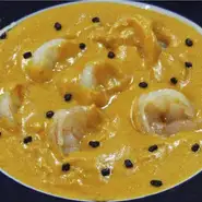 ココナッツベースのルーにエビとフレッシュトマトを加えて仕上げたまろやかでコクのあるカレー。