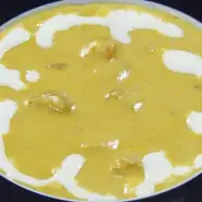 ココナッツクリームベースのマイルドなルーに魚介の旨みが加わったまろやかなカレー。