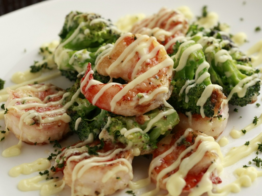 プリプリ海老とブロッコリーのマヨネーズ炒め