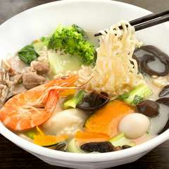 辛いものが苦手でも味わえる『麻辣湯の中華麺、0番白湯スープ』