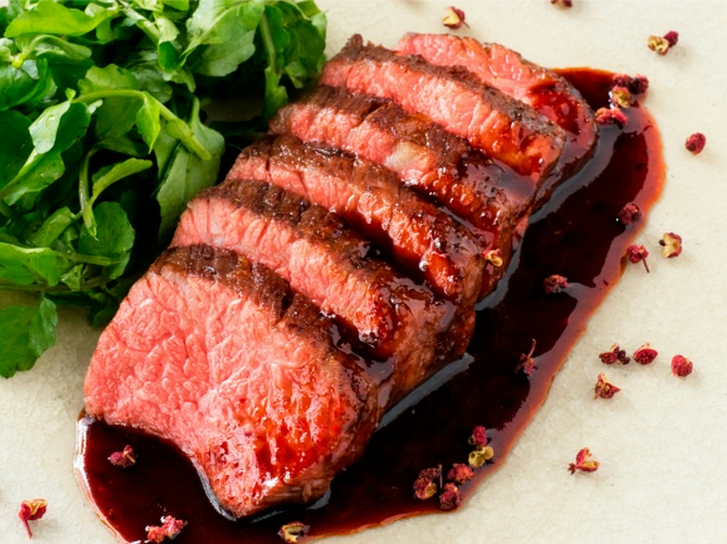 黒毛和牛にこだわり抜いた極上のメインディッシュ。