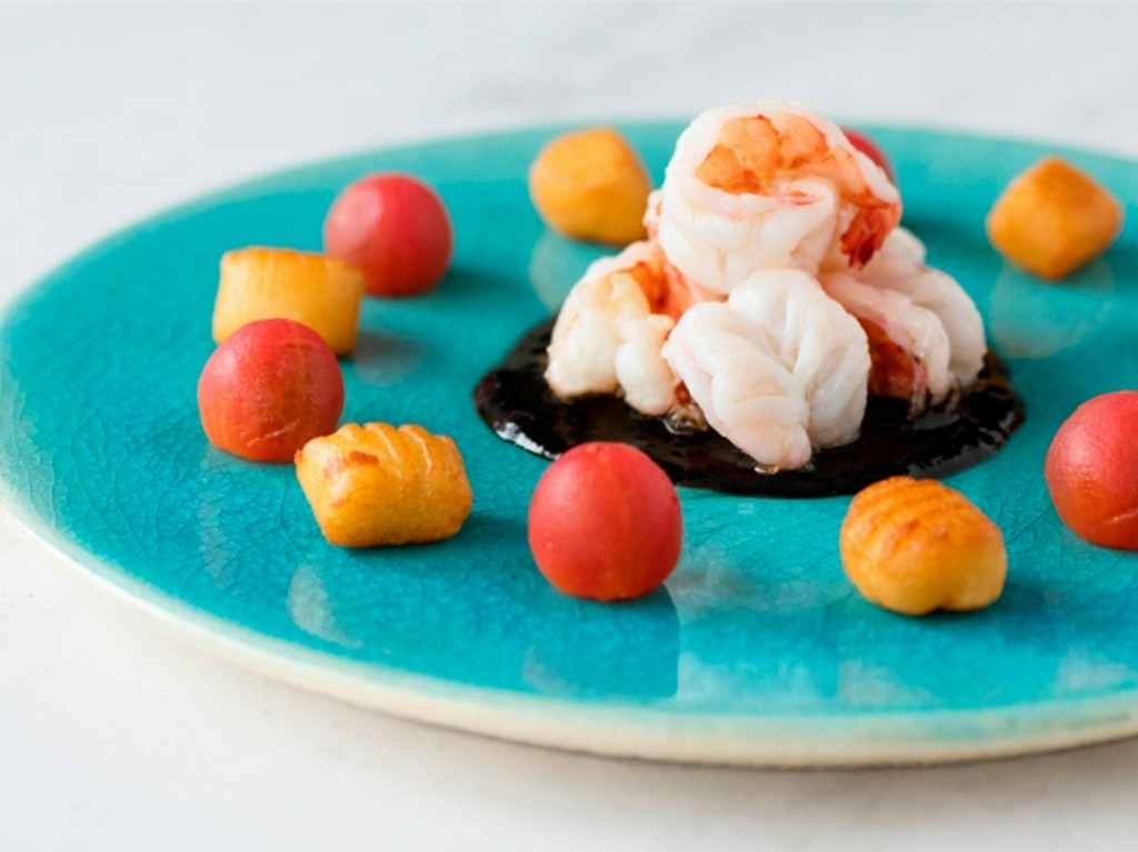 海老の黒チリソース　イカスミと豆板醤のソース