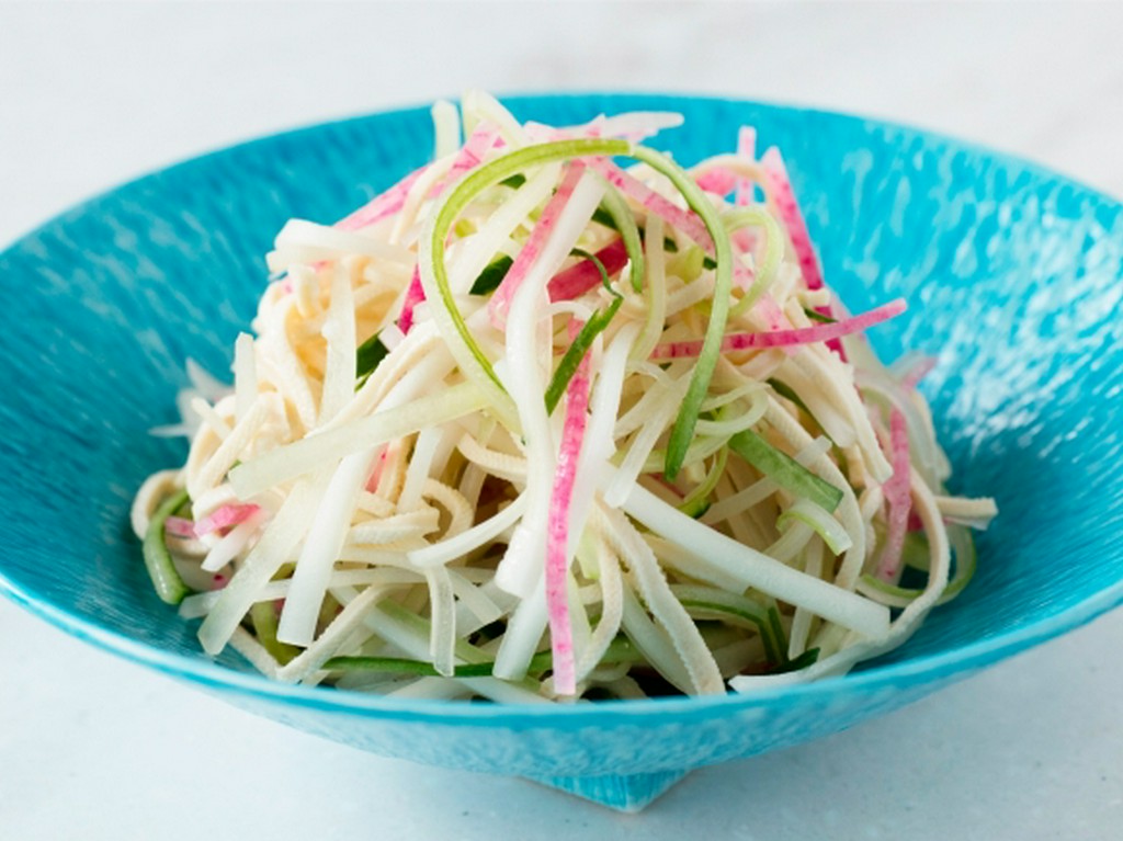 セロリと紅芯大根のCINAサラダ