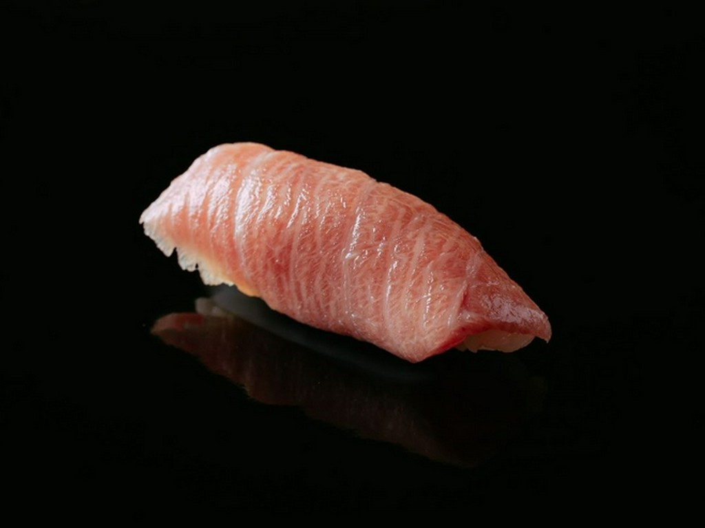 赤身のコクと脂の甘み、旨みをじんわり味わう『中トロ』