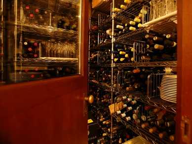 ストックは500本！お料理に最適なワインをソムリエがチョイス