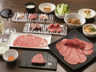 団体予約は30名様のフロア貸切可!飲み放題もご用意御座います。