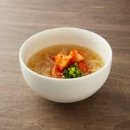 特製冷麺　　　　　　￥550
うしごろ特製カレー　￥550
テグタン麺　　　　　￥770
コムタンラーメン　　￥770
ライス
小￥110　中￥220　大￥330